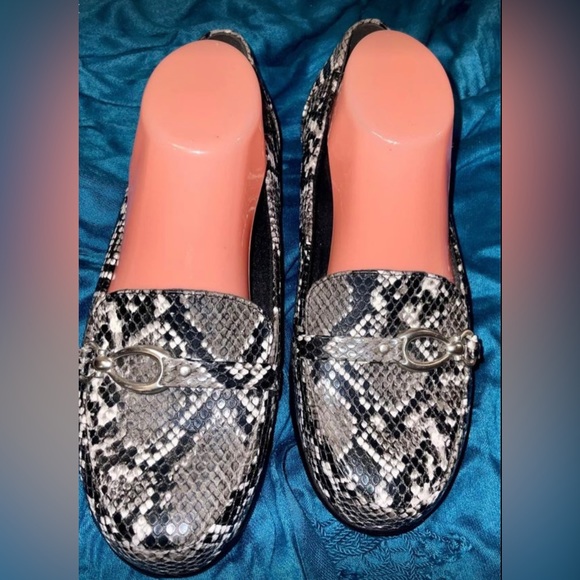CLOUD WALKERS by Avenue Blakey Slip On Loafers Size 8M . Black Faux Sbakeskin - Picture 2 of 9